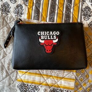 FISll Chicago Bulls wristlet and NBA socks